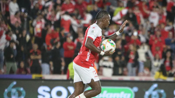 Hugo Rodallega rompe récord tras ganar su segundo botín de oro en el FPC Hugo Rodallega rompe récord tras ganar su segundo botín de oro en el FPC