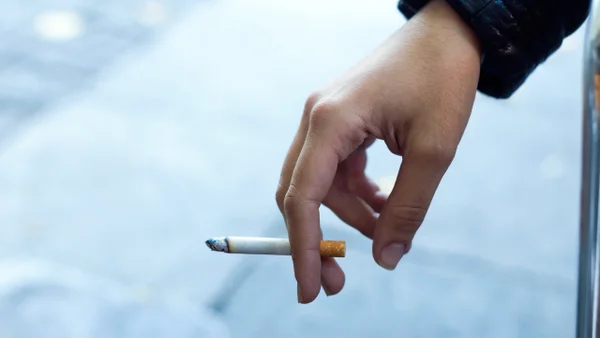 ¿Fumar en zonas comunes de un conjunto o edificio da multa? Esto dice la ley colombiana ¿Fumar en zonas comunes de un conjunto o edificio da multa? Esto dice la ley colombiana