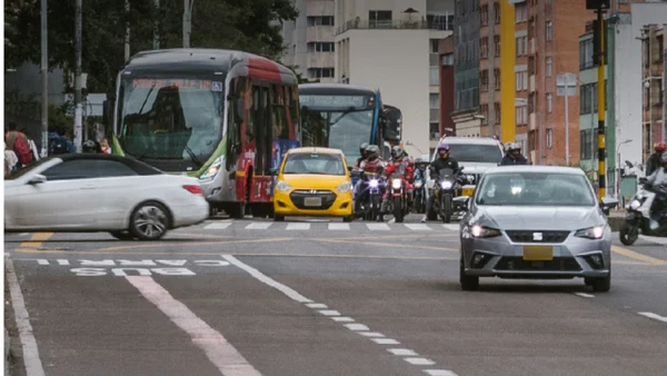 Advertencia a conductores en Bogotá por invadir carril preferencial de buses: habrá duras sanciones Advertencia a conductores en Bogotá por invadir carril preferencial de buses: habrá duras sanciones