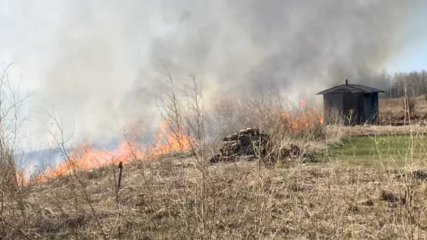 Mil evacuados y dos muertes: esto deja un incendio en Canadá