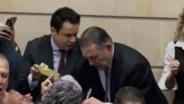 ¿Hubo o no fraude en el hundimiento de la consulta popular?: esto reveló la senadora Lorena Ríos ¿Hubo o no fraude en el hundimiento de la consulta popular?: esto reveló la senadora Lorena Ríos