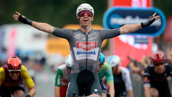 Groves ganó la sexta etapa del Giro, que estuvo marcada por una caída: vea el ‘sprint’ final