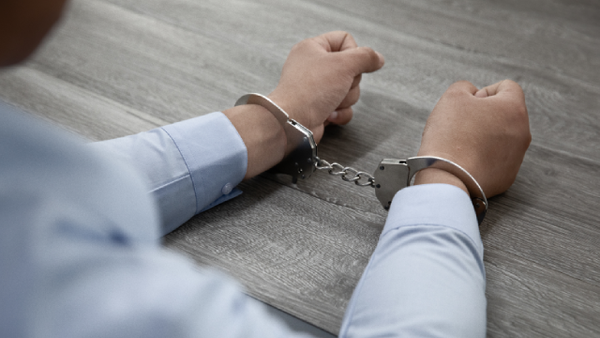 Reconocido cantante fue arrestado: ¿de qué lo están acusando?