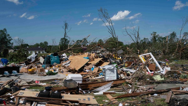 Más de 20 muertos por fuertes tornados en Estados Unidos