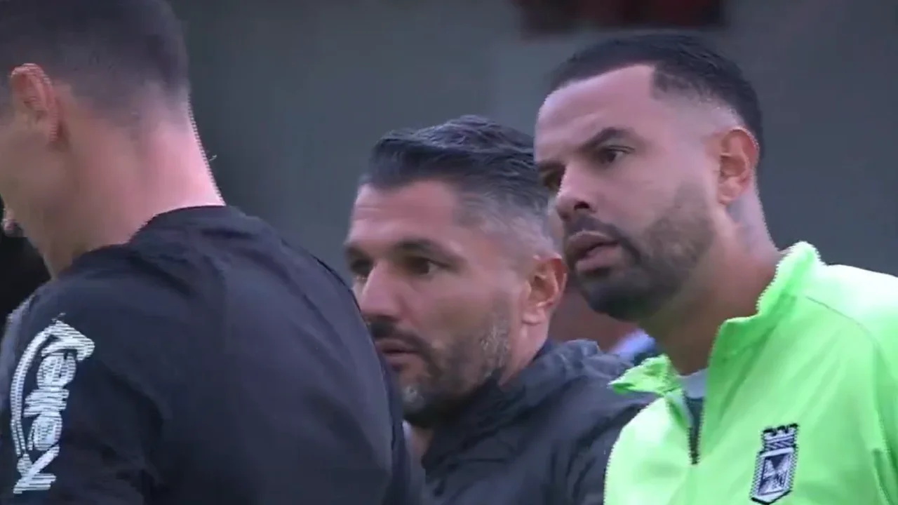 Edwin Cardona tuvo acalorado cruce con Wilmar Roldán y fue expulsado de ...