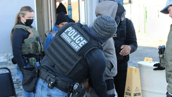 Cacería contra migrantes que trabajan en restaurantes desata miedo en EE. UU. Cacería contra migrantes que trabajan en restaurantes desata miedo en EE. UU.