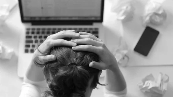 Crece la crisis emocional: 4 de cada 10 empleados trabajan con ansiedad y sin motivación