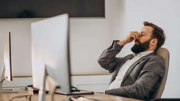 Casos en los que un trabajador se puede incapacitar por estrés laboral: esto dice la ley