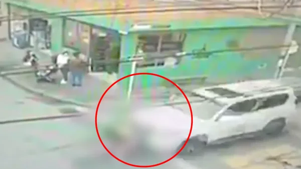 VIDEO | Conductor no se dejó robar y arrolló a dos ladrones en Bogotá