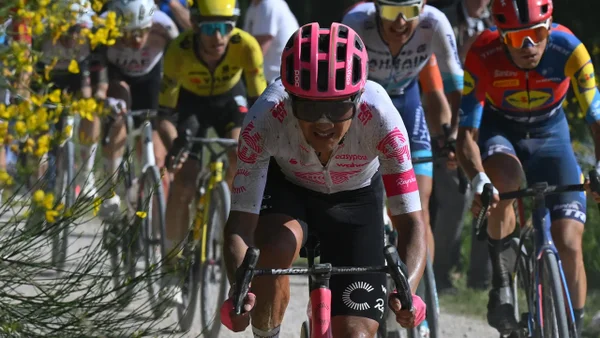 Richard Carapaz triunfó en la etapa 11 del Giro de Italia: gran carrera de Nairo Quintana y Egan Bernal