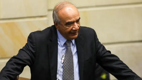 Héctor Carvajal, nuevo magistrado de la Corte Constitucional, tendría contratos con el Gobierno Héctor Carvajal, nuevo magistrado de la Corte Constitucional, tendría contratos con el Gobierno