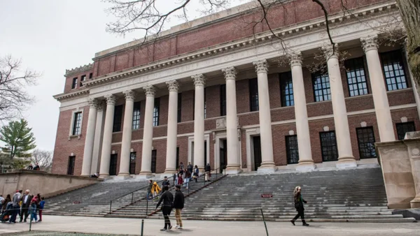 Gobierno Trump impide a Harvard matricular estudiantes extranjeros