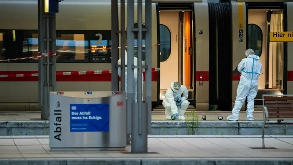 Descartan primeras hipótesis del ataque a cuchillo de una mujer que dejó 18 heridos en tren de Alemania Descartan primeras hipótesis del ataque a cuchillo de una mujer que dejó 18 heridos en tren de Alemania