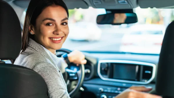 Movilidad segura y empleo femenino: cómo la tecnología está transformando la experiencia de las mujeres en Colombia
