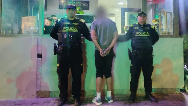 Depredador sexual se lanzó de un cuarto piso cuando obligaba a una niña a ver pornografía en Bogotá Depredador sexual se lanzó de un cuarto piso cuando obligaba a una niña a ver pornografía en Bogotá