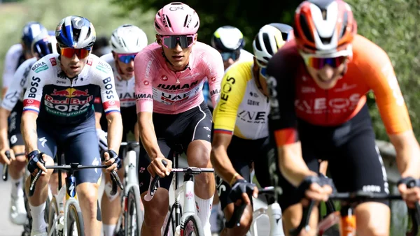 Caída de Egan Bernal, Juan Ayuso y otros favoritos en el Giro de Italia: vea las imágenes aquí