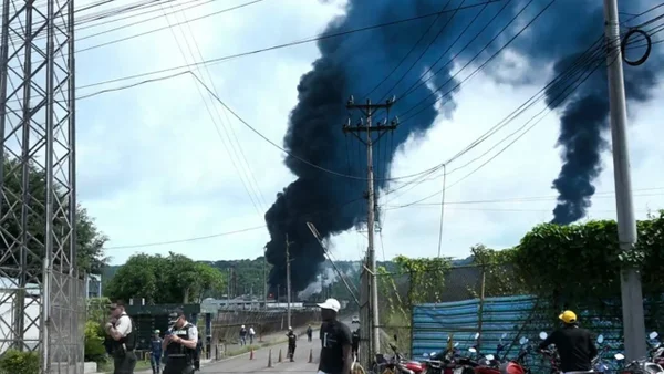 Principal refinería de Ecuador suspendió su operación por un incendio