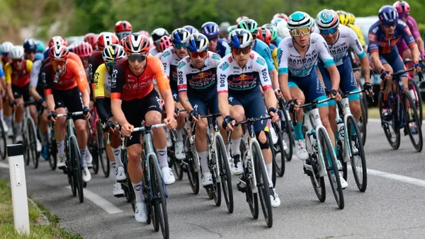 Atención: gran favorito del Giro de Italia abandonó a falta de 90 kilómetros Atención: gran favorito del Giro de Italia abandonó a falta de 90 kilómetros