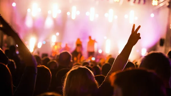 Bucaramanga redujo el horario de rumba y prohibió el consumo de alcohol en espacios públicos Bucaramanga redujo el horario de rumba y prohibió el consumo de alcohol en espacios públicos