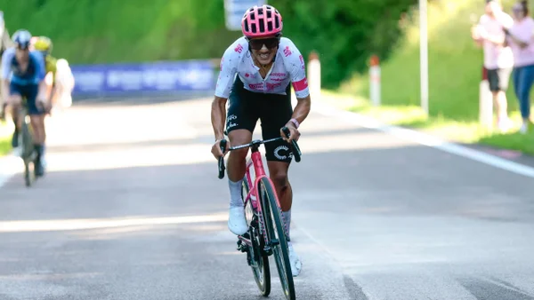 Carapaz brilló y Egan estuvo descomunal tras su caída: así quedó la etapa 16 del Giro de Italia Carapaz brilló y Egan estuvo descomunal tras su caída: así quedó la etapa 16 del Giro de Italia