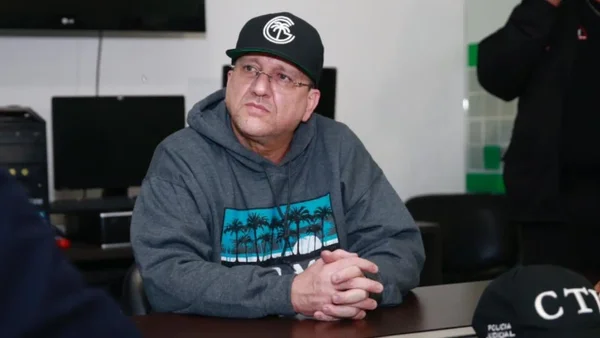 Exparamilitar condenado por más de 100 crímenes: asesinatos, abusos, secuestros, entre otros Exparamilitar condenado por más de 100 crímenes: asesinatos, abusos, secuestros, entre otros