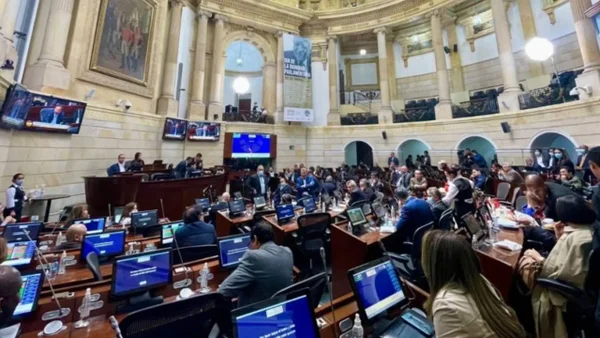 Gobierno evaluaría la posibilidad de retirar la consulta popular si el Senado aprueba la reforma laboral