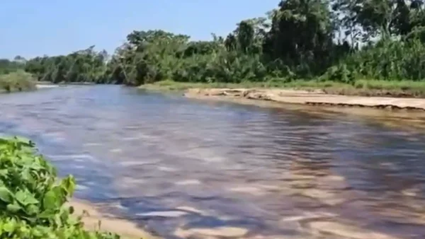 Atentado del ELN en oleoducto Bicentenario causó derrame de crudo en río Caranal, en Arauca