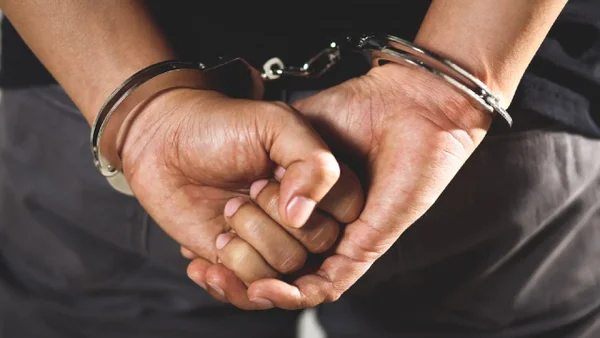 Detienen a goleador histórico por presuntamente abusar en repetidas ocasiones de una adolescente