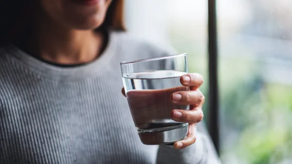 ¿Cómo identificar si un filtro de agua garantiza su consumo?