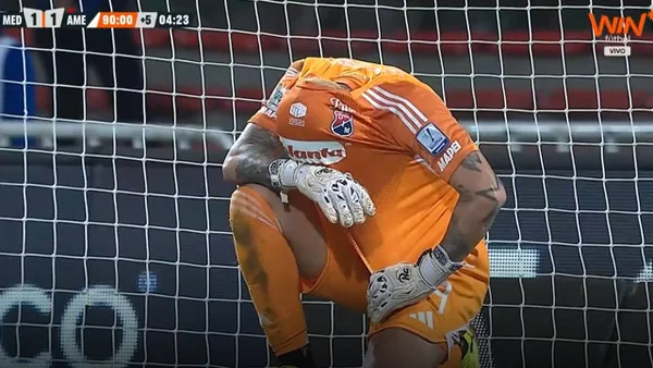 Final de locura en el Atanasio Girardot: insólito error de Washington Aguerre para el empate de América Final de locura en el Atanasio Girardot: insólito error de Washington Aguerre para el empate de América