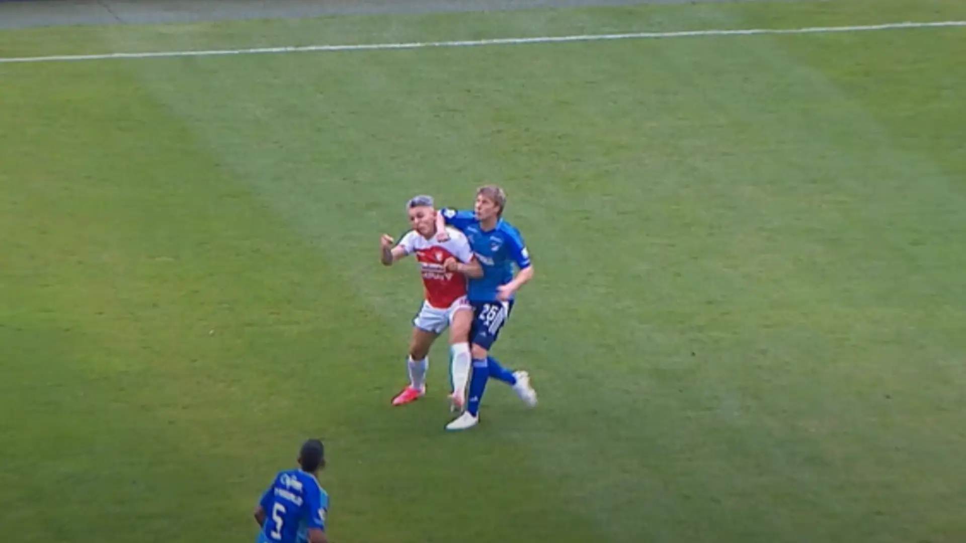 Andrés Llinás codazo Daniel Torres