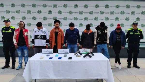 Ellos eran los ladrones que atracaban con machetes y pistolas en ciclorruta de Bogotá Ellos eran los ladrones que atracaban con machetes y pistolas en ciclorruta de Bogotá