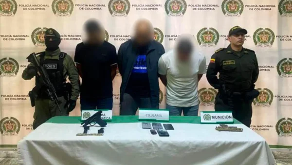 Cayó red que enviaba armas en cajas hacia zonas controladas por disidencias y bandas en Medellín Cayó red que enviaba armas en cajas hacia zonas controladas por disidencias y bandas en Medellín