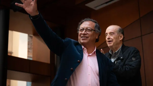 Álvaro Leyva vuelve a arremeter contra Petro, con una supuesta historia ocurrida en viaje oficial a La Guajira