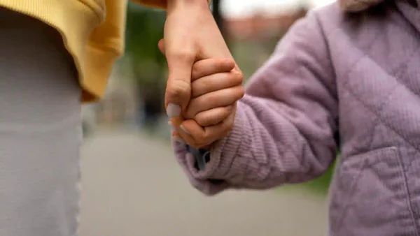 Mendigaban pidiendo productos que luego revendían: así operaba banda que explotaba niños en Medellín