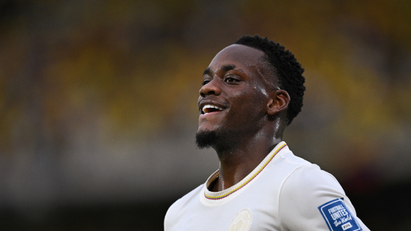 Jhon Jader remató y por poco celebra el primero para Colombia: se acerca el gol en el ‘Metro’