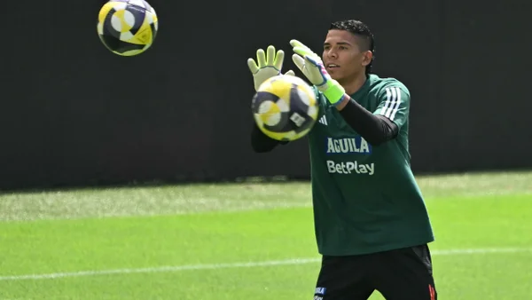 ¡Kevin Mier, salvador! Colombia se salvó vs. Perú tras esta atajada magistral: VIDEO