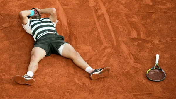 En histórica final, Carlos Alcaraz venció a Jannik Sinner y se quedó con el título de Roland Garros En histórica final, Carlos Alcaraz venció a Jannik Sinner y se quedó con el título de Roland Garros
