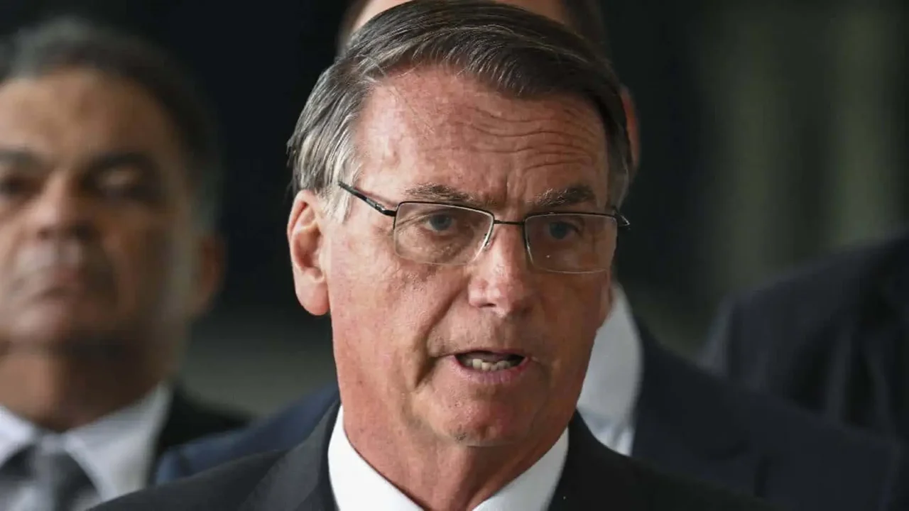 Expresidente Bolsonaro salió de prisión por primera vez para someterse a una cirugía