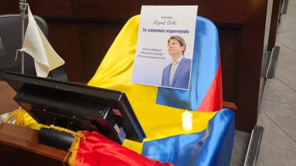 Conmovedor homenaje a Miguel Uribe en el Congreso: te estamos esperando