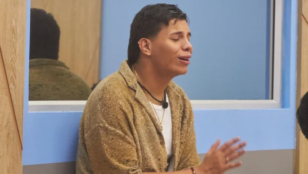 Emiro Navarro rompe en llanto: ¿incumplió una regla de La Casa de los Famosos?