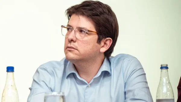 Imponen medida de internación preventiva a menor implicado en atentado contra Miguel Uribe Imponen medida de internación preventiva a menor implicado en atentado contra Miguel Uribe