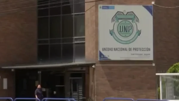 Escoltas de la UNP denuncian irregularidades en la asignación de esquemas de protección Escoltas de la UNP denuncian irregularidades en la asignación de esquemas de protección