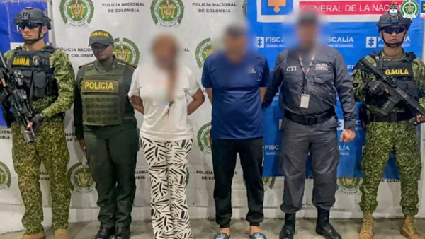 Padres adoptivos torturaban a sus hijos, los sumergían en agua, los golpeaban y no les daban comida