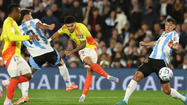 ¡De otro planeta! Luis Díaz dejó tirados a los argentinos y anotó un golazo: video