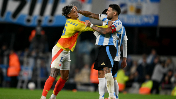 "No te da ni para correr": Richard Ríos se le plantó a Otamendi y le dijo de todo al final del Argentina vs. Colombia
