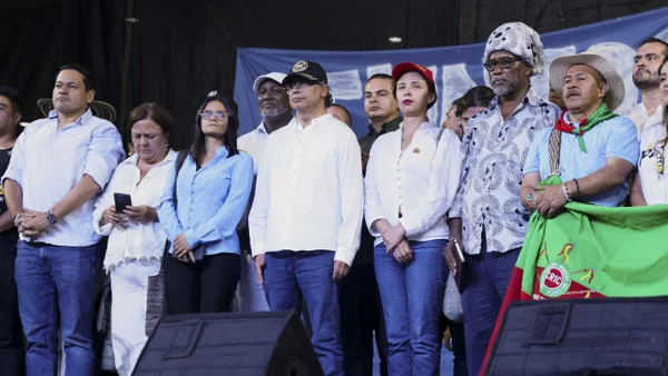 Constitucionalistas cuestionan decreto que convoca a la consulta popular