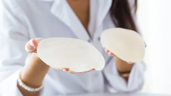 ¿Hay relación entre el cáncer de seno y los implantes mamarios?: esto dicen los expertos ¿Hay relación entre el cáncer de seno y los implantes mamarios?: esto dicen los expertos