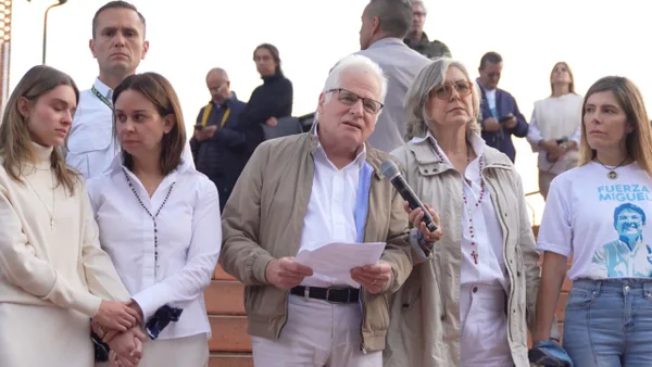 Desgarrador mensaje del padre de Miguel Uribe: “Tu hijo te espera en casa” Desgarrador mensaje del padre de Miguel Uribe: “Tu hijo te espera en casa”