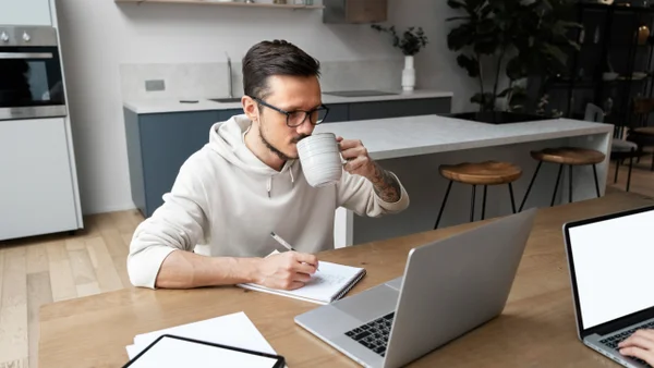 Empleados que hacen teletrabajo en casa tendrán cambios: esto dice la reforma laboral Empleados que hacen teletrabajo en casa tendrán cambios: esto dice la reforma laboral